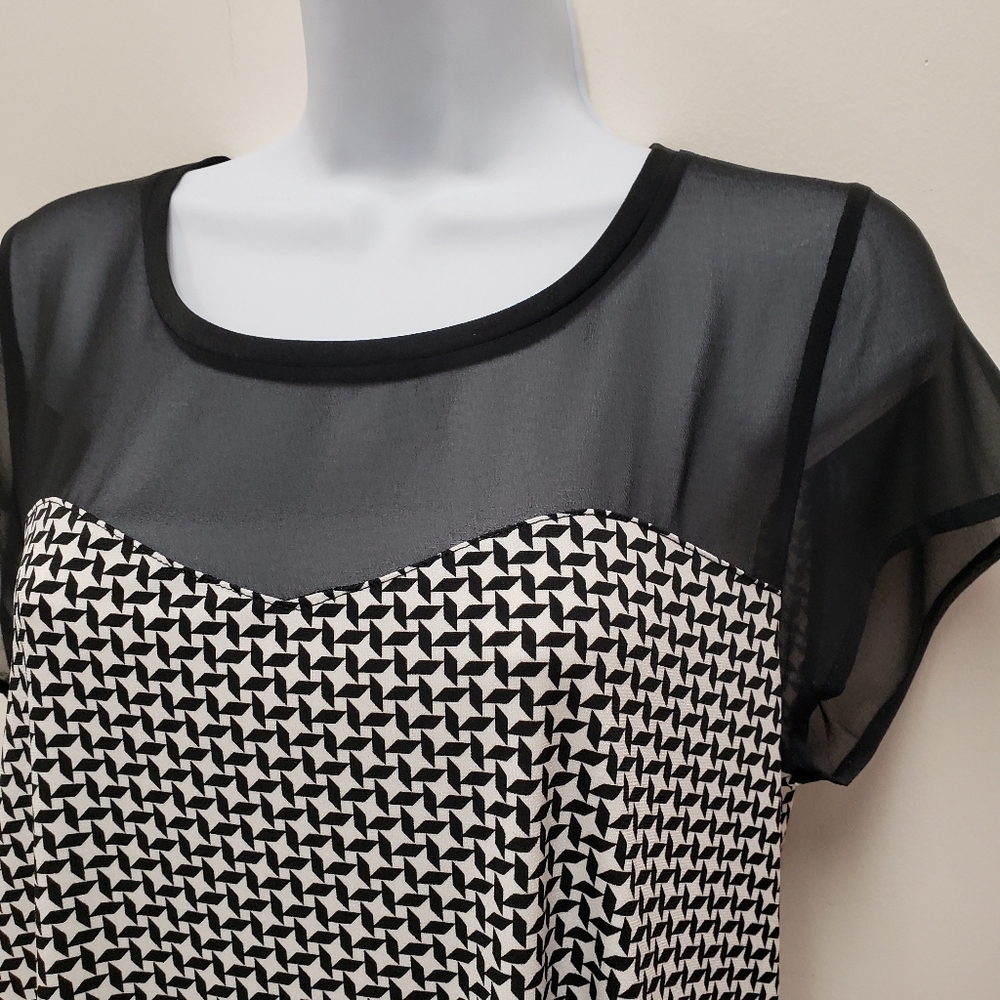 White House Black Market Womens Top Sheer Neckline Sleeves Size Medium - Picture 3 of 6